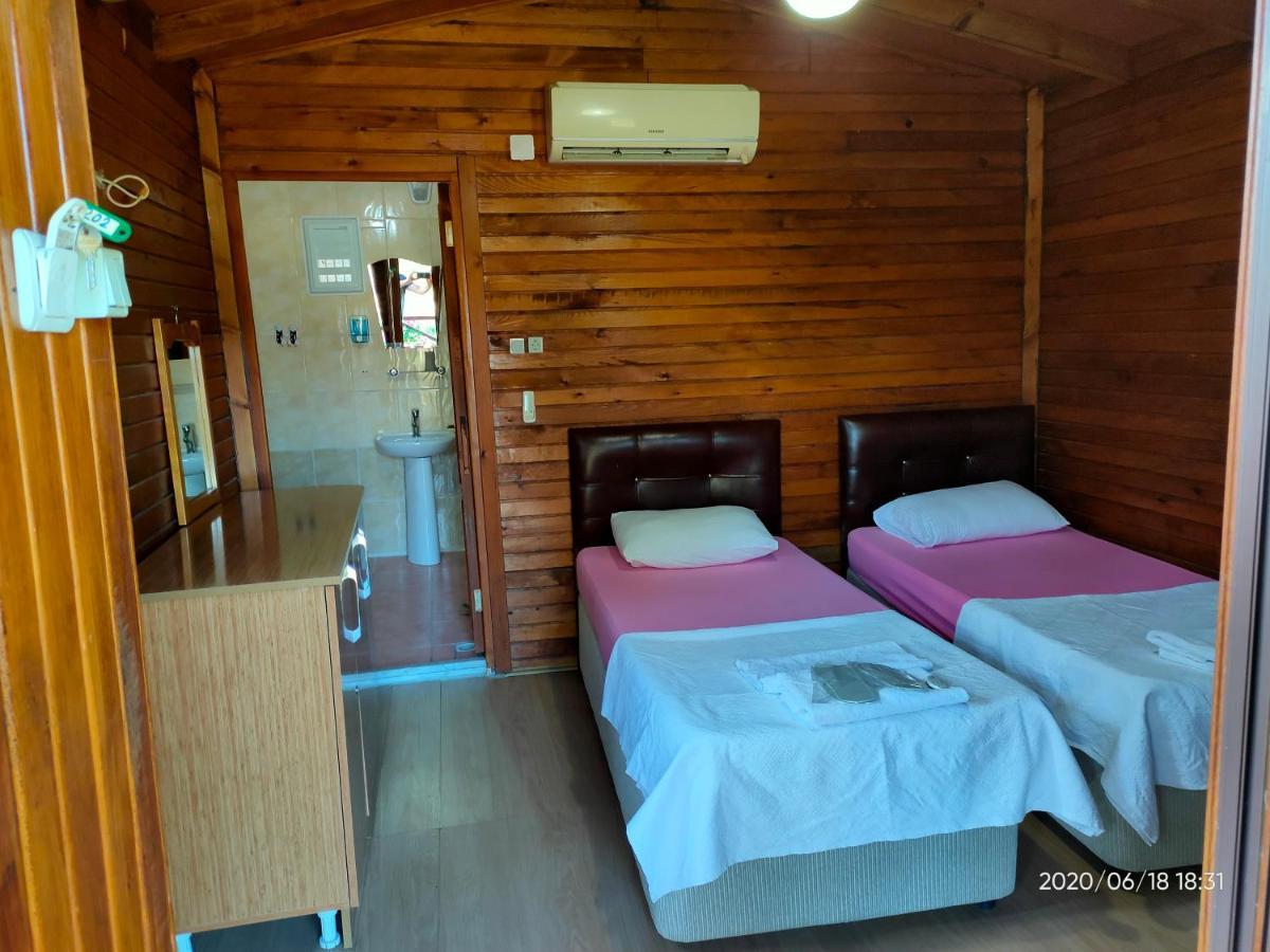 เซลีนส์ แพนซียอน Hotel Kapikiri ภายนอก รูปภาพ
