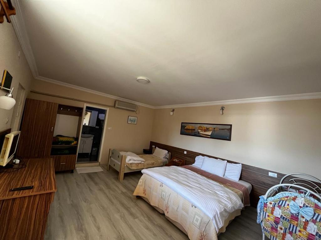 เซลีนส์ แพนซียอน Hotel Kapikiri ภายนอก รูปภาพ